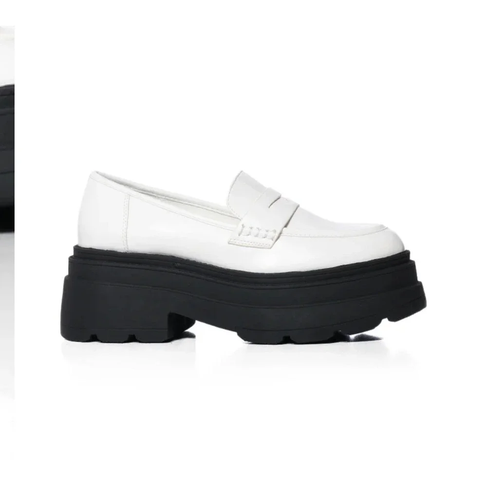 Azalea Wang Pax White Platform Loafers Chunky Black Lug Sole Penny Loafers Sz 10